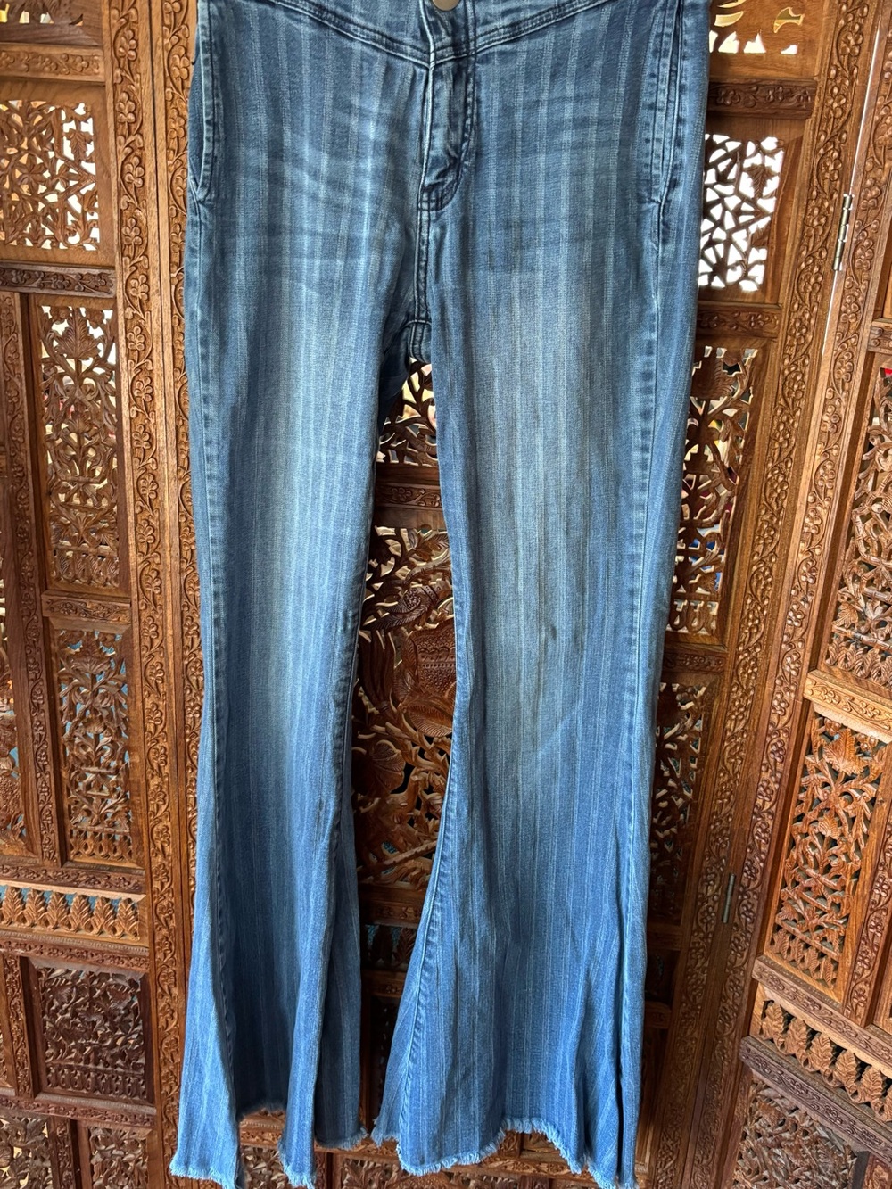 Classic Blue Flare Jeans – Women’s Wide-Leg Denim